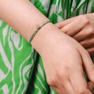 Pieróg bransoletka na sznureczku