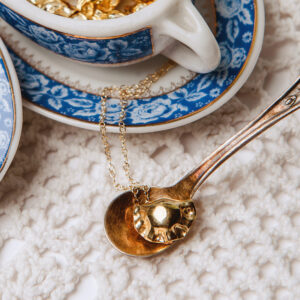 Pieróg naszyjnik z łańcuszkiem <br> mosiądz pozłacany</br>