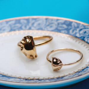 Pieróg pierścionek mały mosiądz pozłacany