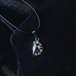 Pieróg naszyjnik na rzemieniu