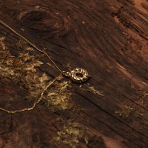 Obwarzanek mały naszyjnik z łańcuszkiem